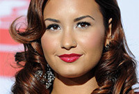 Makeup-tips-for-auburn-hair-side